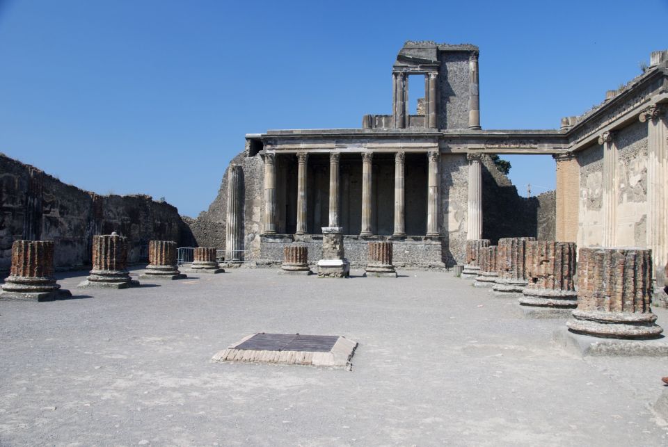 italy_pompeii_basilica.jpg