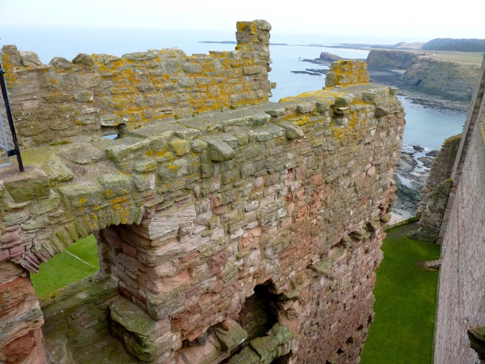 scotland_dunbar_castle.jpg